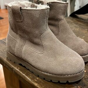 Suede Toddler Girl fleece lined boots
